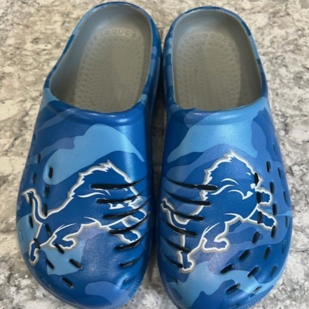 FOCO Men's NFL Detroit Lion's Slipper Clogs. Size M (9-10)